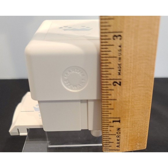 Martha Stewart Decorative Craft Paper Punch - Picture 3 of 4